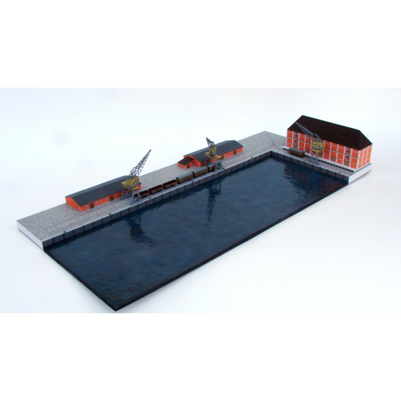 MODELICKÝ PŘÍSTAV Z POČÁTKU 20. STOLETÍ (2/22)