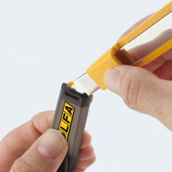OLFA 9 mm SEGMENT KNIFE with container (DA-1)