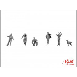 ICM 1/48 SPITFIRE MK.IX WITH RAF PILOTS  & GROUND PERSONEL (48801)