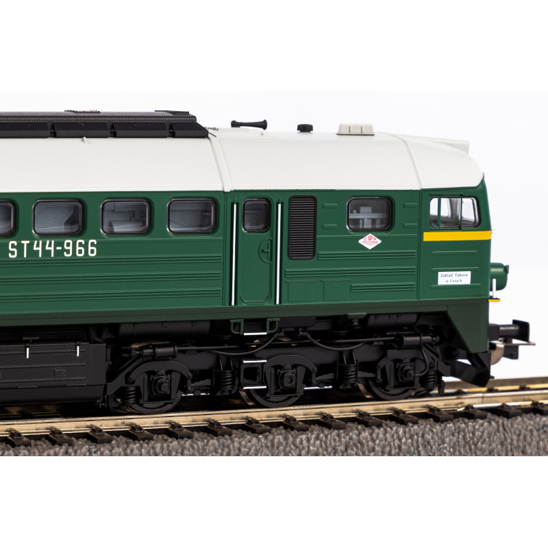 PIKO 52909 DIESELOVÁ LOKOMOTIVA ST44-966 PKP IV
