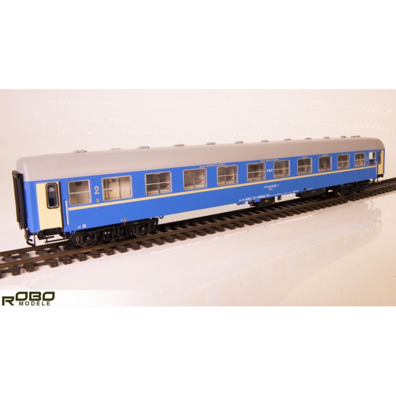 ROBO 244310 CUSH WAGON 110Ac 2nd class PKP Warsaw Grochow