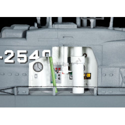REVELL 1/144 GERMAN U-BOAT XXI U WITH    INTERIOR (05078)