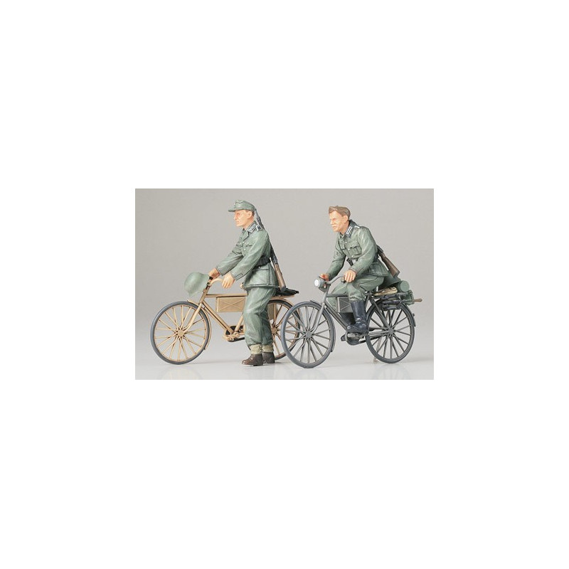 TAMIYA 1/35 GERMAN SOLDIERS WITH BICYCLES (35240)