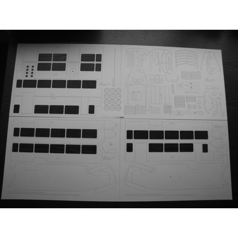 MODELIK TRAMWAJ 102Na LASER (1028W) - wręgi, koła, detale
