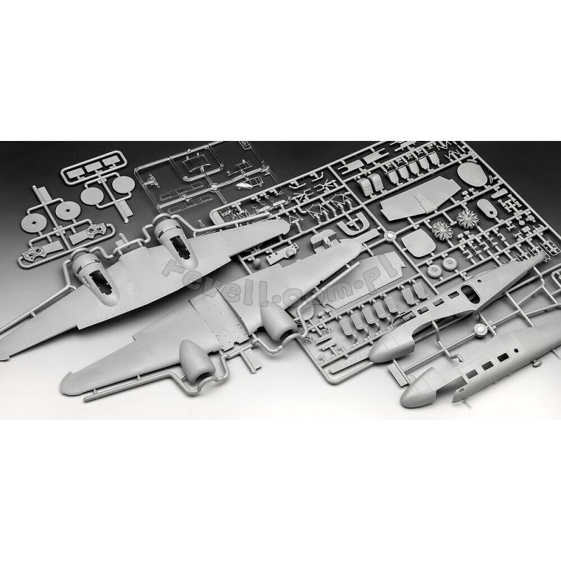 REVELL 1/48 BEECHCRAFT MODEL 18 (03811)