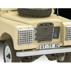 REVELL 1/24 LAND ROVER SERIES III LWB (07056)