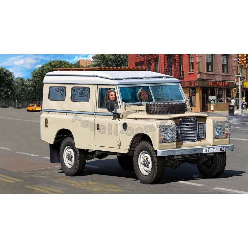 REVELL 1/24 LAND ROVER SERIES III LWB (07056)
