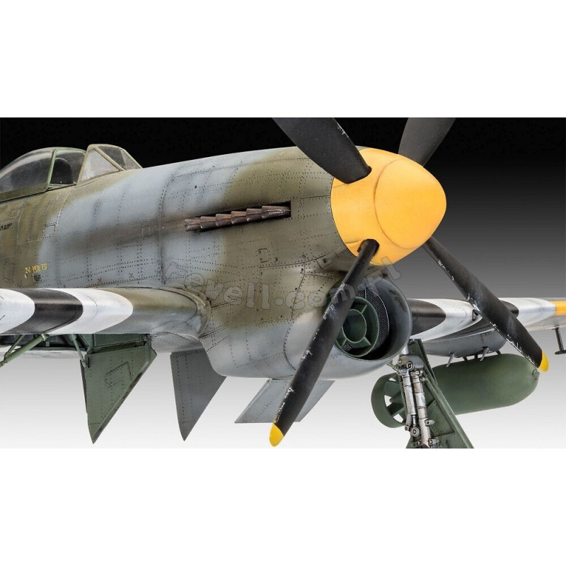 REVELL 1/32 HAWKER TEMPEST MK.V (03851)