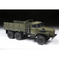 ZVEZDA 1/35 URAL-4320 RUSSIAN ARMY TRUCK (3654)