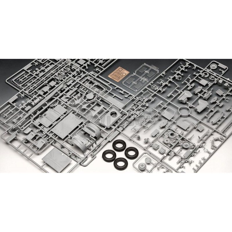 REVELL 1/35 FORDSON W.O.T.6 03282