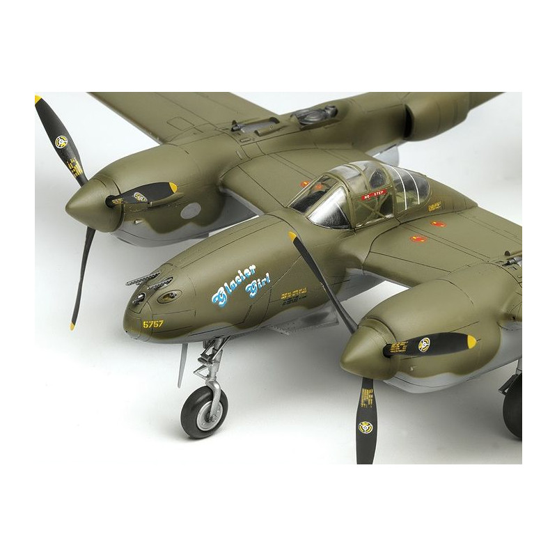 ACADEMY 1/48 P-38F LIGHTNING GLACIER GIRL (12208)