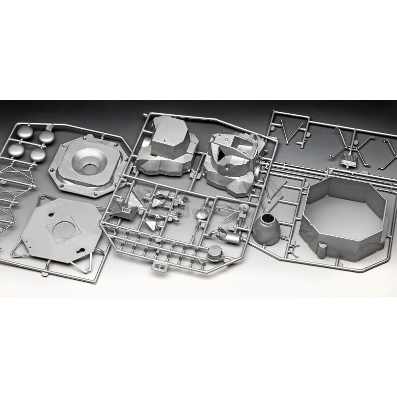 REVELL 1/48 APOLLO 11 LUNAR MODULE EAGLE 03701