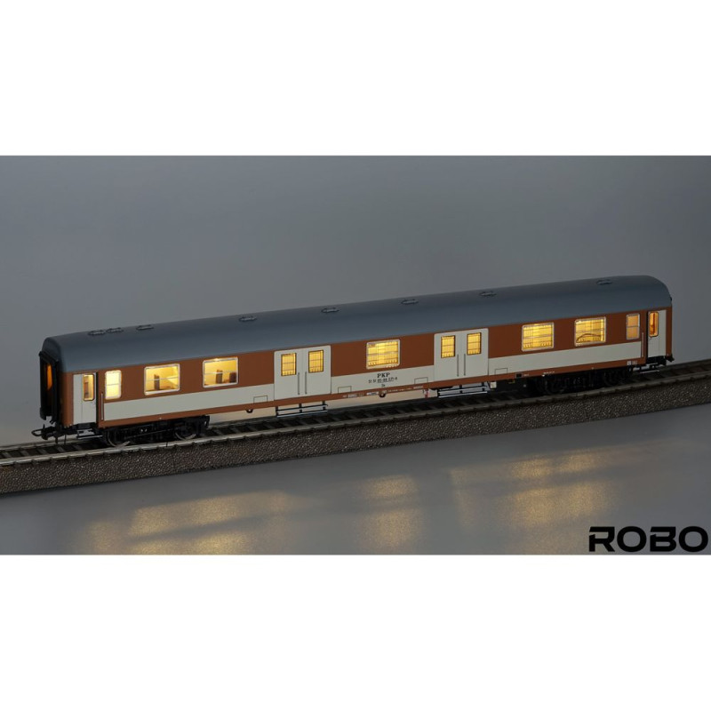 ROBO 280211 PKP PASSENGER WAGON 209C Zagorz station ( with lights )