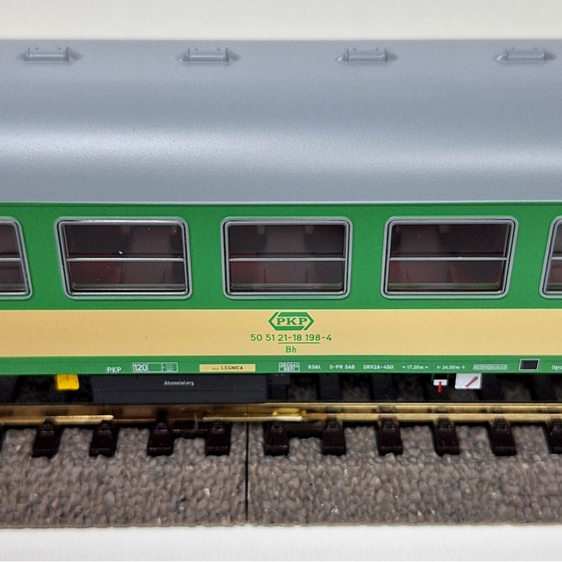 PIKO 96660 PASSENGER WAGON type 120A PKP ep.V