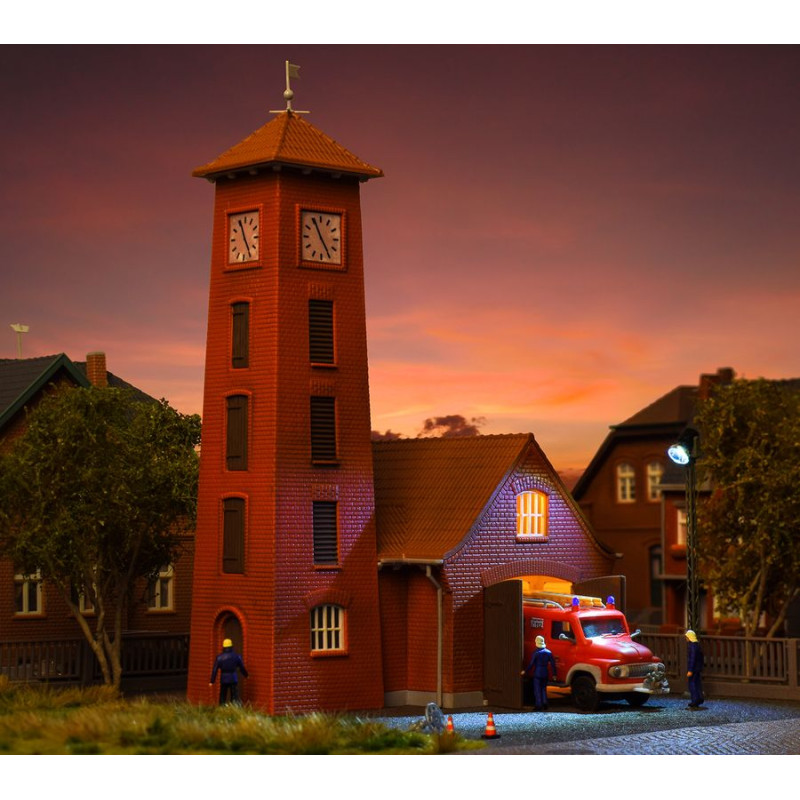 KIBRI 39210 H0 fire station + FORD FK 25 - set