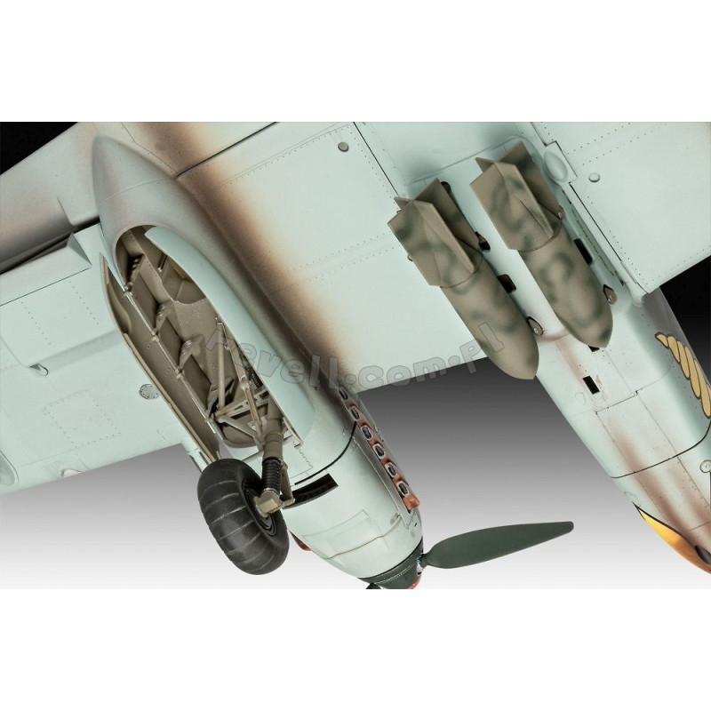 REVELL 1/32 MESSERSCHMITT Bf110 C-2 /    C-7 (04961)
