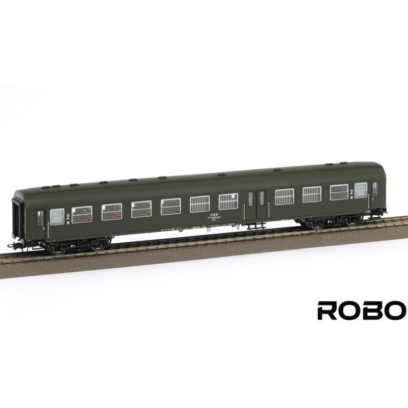 ROBO 272010 LUGGAGE PASSENGER WAGON 2 cl. PKP 609A ep.IV Wroclaw station