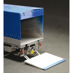 ITALERI 1/24 VOLVO V16 Globetrotter Canvas (3945)