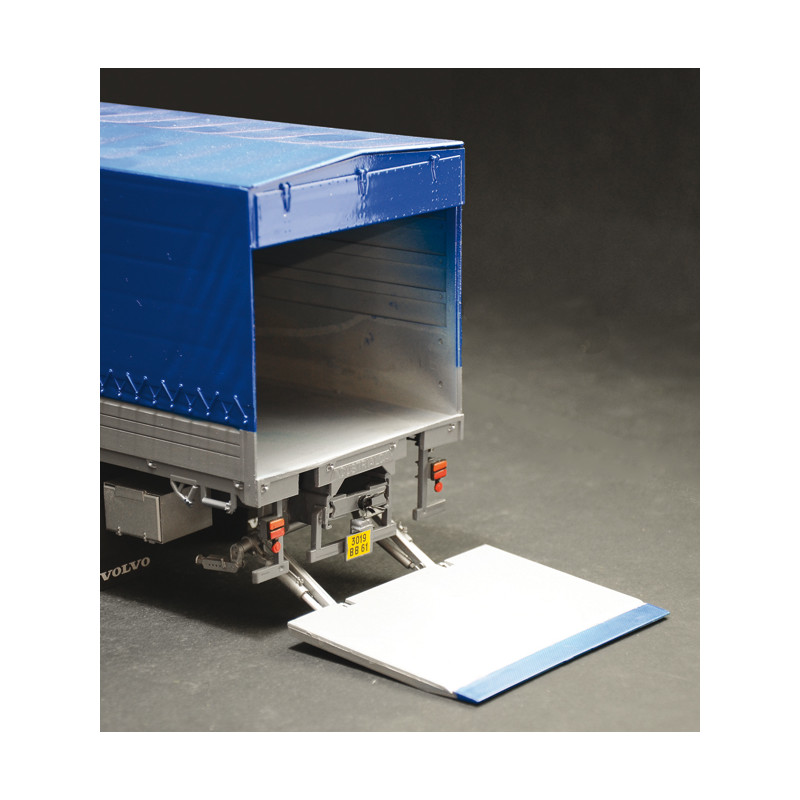 ITALERI 1/24 VOLVO V16 Globetrotter Plátno (3945)