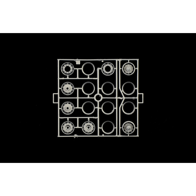 ITALERI 1/24 VOLVO V16 Globetrotter Plátno (3945)