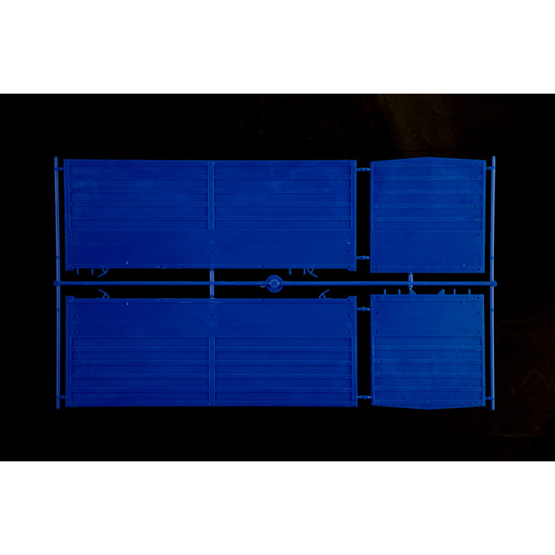 ITALERI 1/24 VOLVO V16 Globetrotter Canvas (3945)