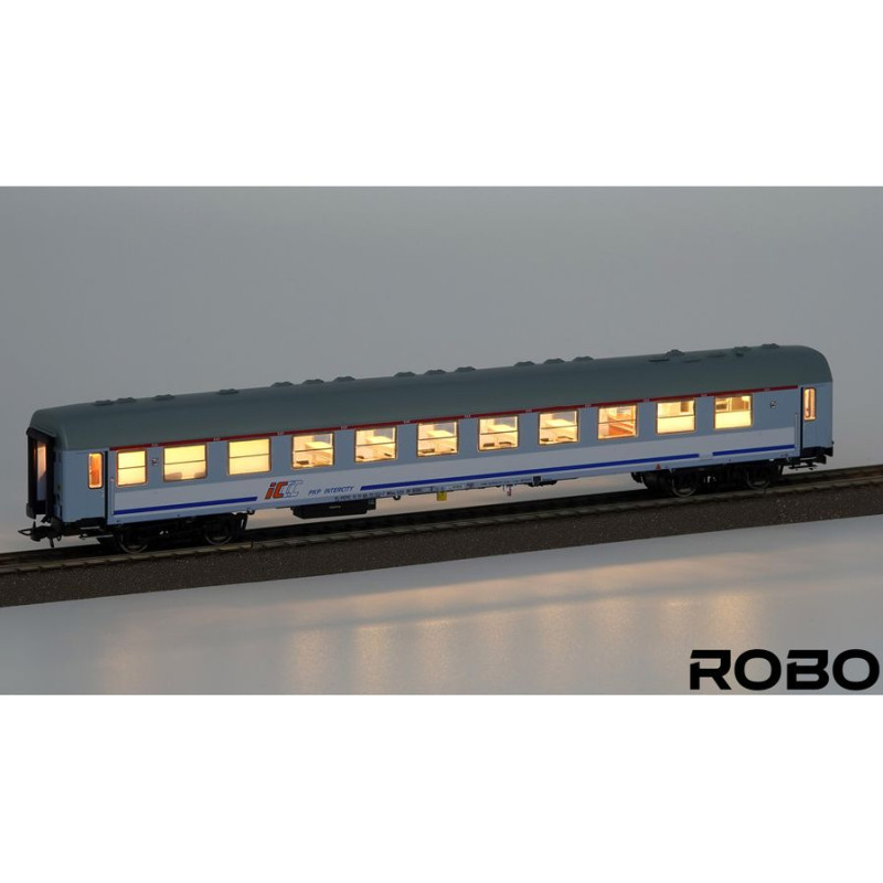 ROBO 260211 WAGON PKP INTERCITY BAR station Sczecin / with old type lighting