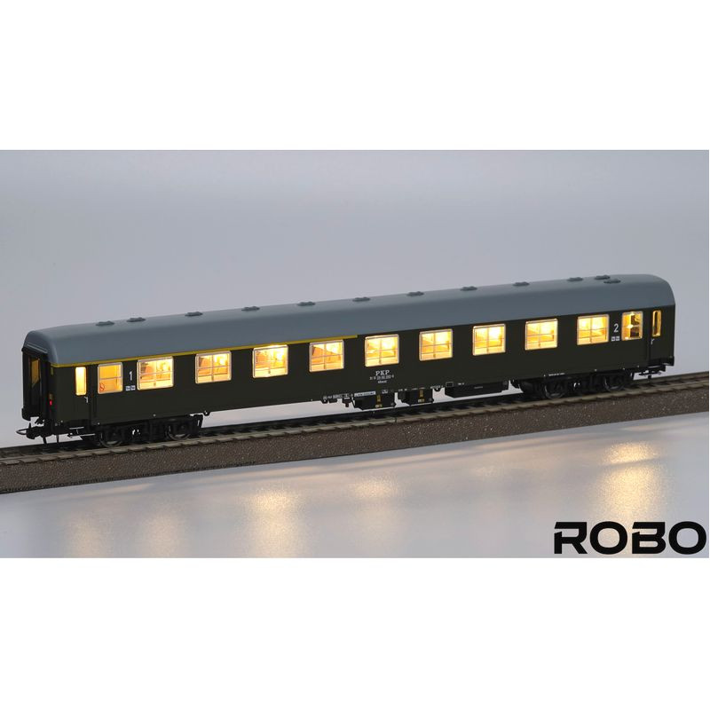 ROBO 233011 PASSENGER WAGON 104Af PKP with lights / Warsaw station ep.IV