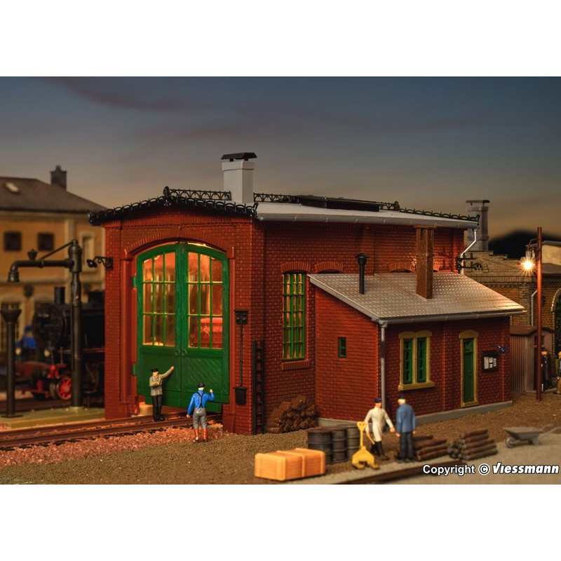 VOLLMER 45750 H0 Single-station locomotive shed with outbuilding