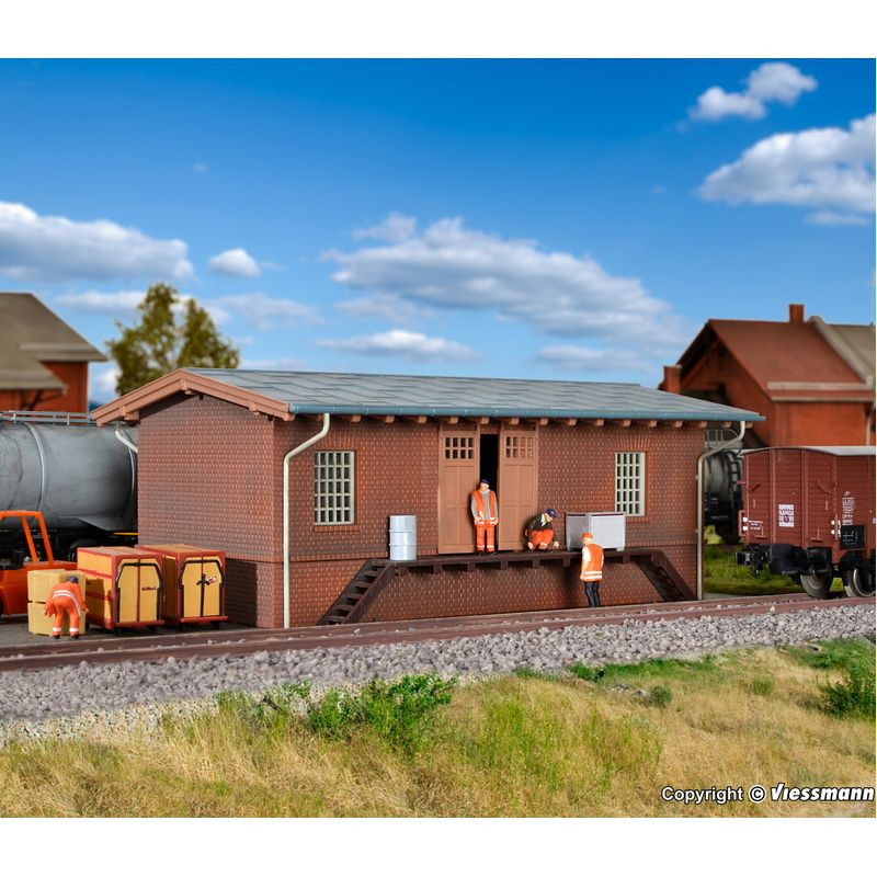 KIBRI 39306 H0 railroad warehouse with ramp