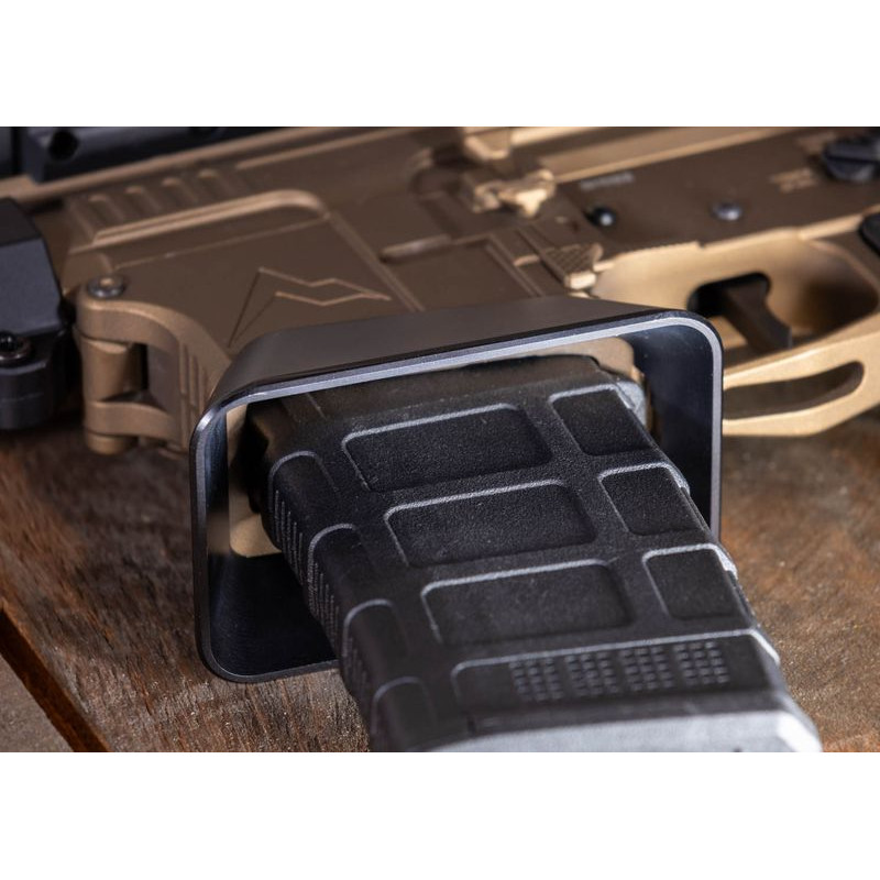 ARMANOV Lejek do AR-15 & Similar Milled  Receivers | Wide - Black (MWALAR15WIDE-BL) Magwell