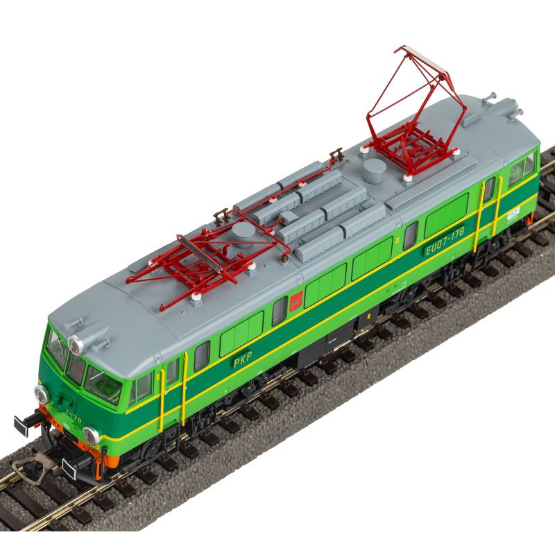 PIKO 96358 ELEKTRICKÁ LOKOMOTIVA EU07 PKP ep.V + DSS PluX22