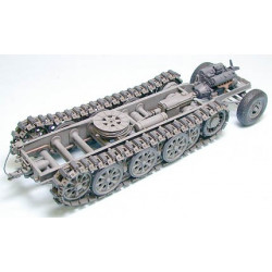 TAMIYA 1/35 GERMAN 18 TON HALF-TRACK FAMO (35239)