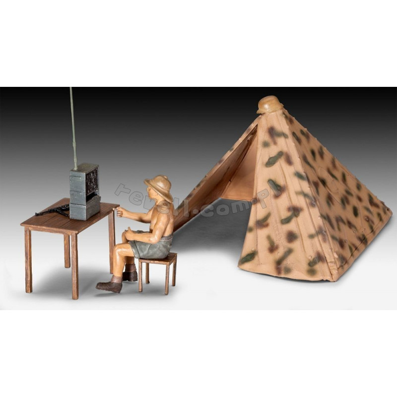 REVELL 1/35 NĚMECKÝ ŠTÁBNÍ AUTOMOBIL TYP 82 (03253)