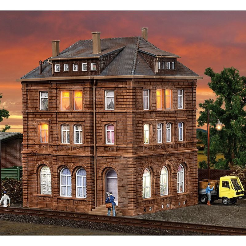 KIBRI 38199 H0 railroad building with lighting