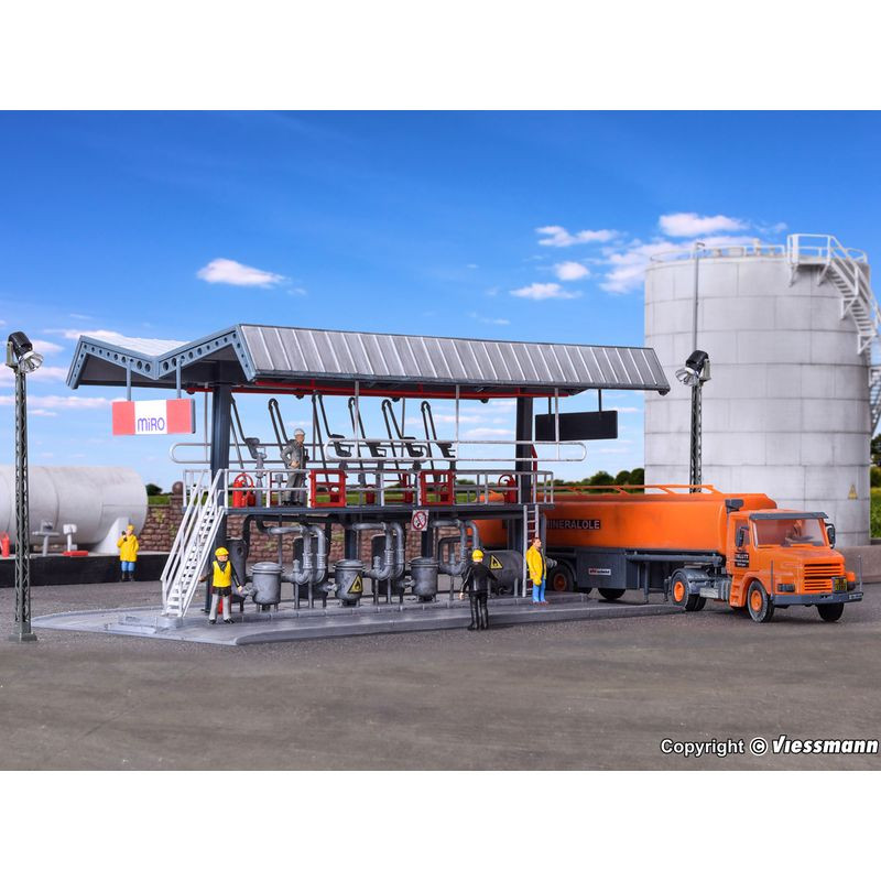 KIBRI 39834 H0 Sklad pohonných hmot s cisternou Scania