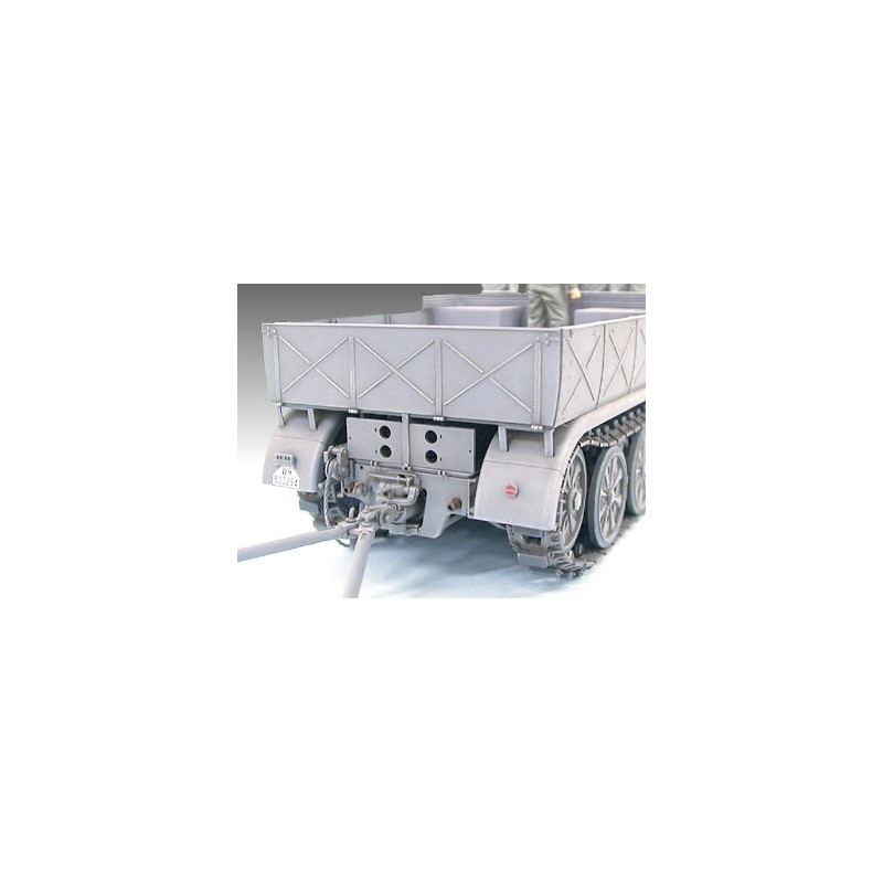 TAMIYA 1/35 GERMAN 18 TON HALF-TRACK FAMO (35239)