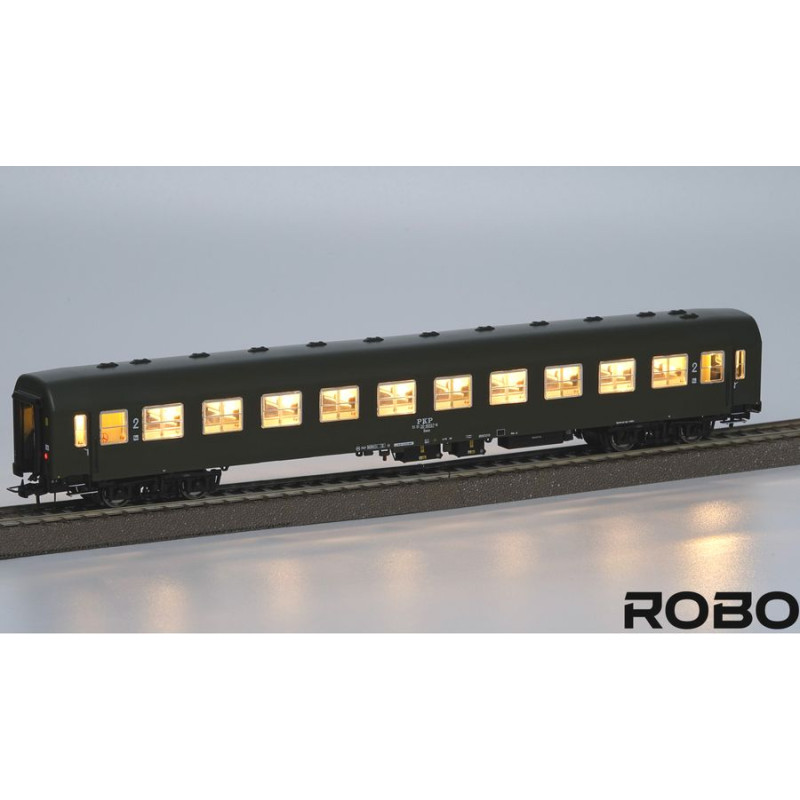 ROBO 222071 Osobní vůz 111Ac PKP      ep. IV, stanice Warszawa Szczęśliwice (s osvětlením)