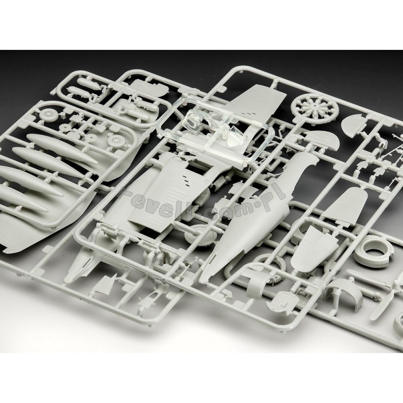 REVELL 1/72 F4U-4 CORSAIR (03955)