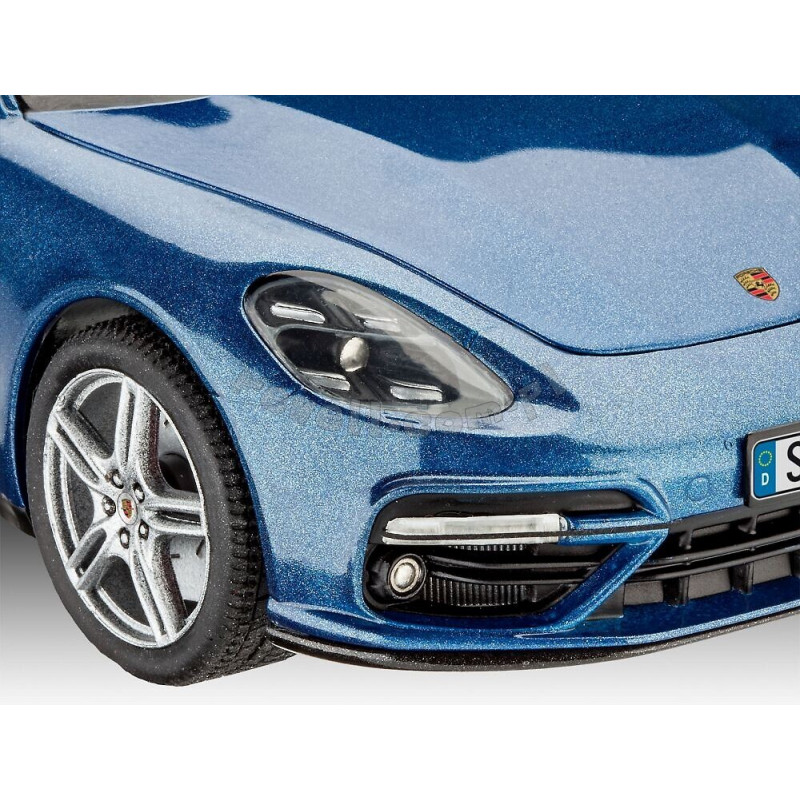 REVELL 1/24 PORSCHE PANAMERA 2 TURBO (07034)