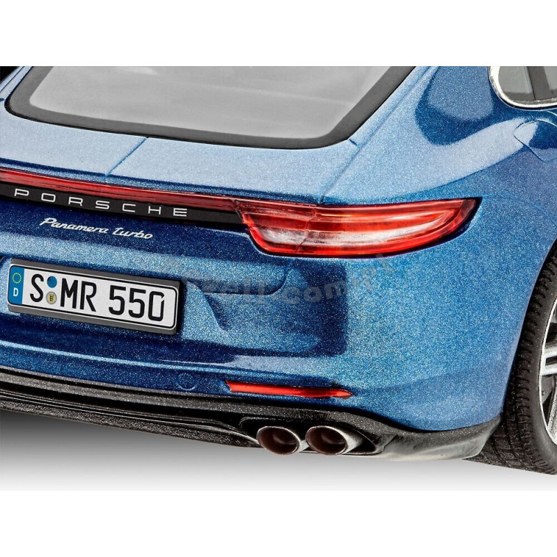 REVELL 1/24 PORSCHE PANAMERA 2 TURBO (07034)