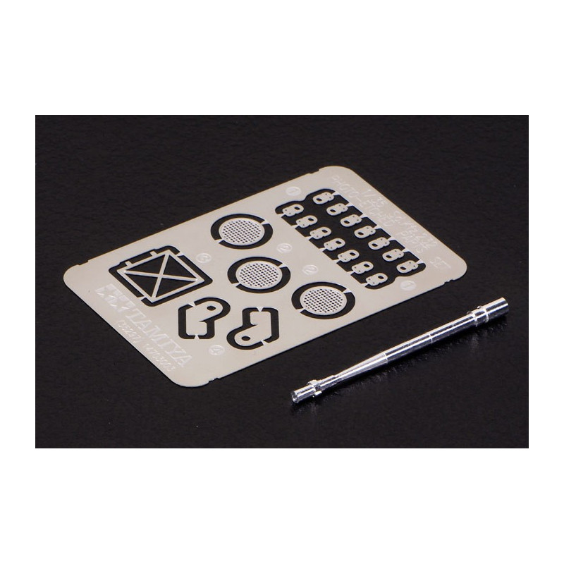 TAMIYA 1/35 GERMAN Sd.Kfz.232 AFRICA CORPS - 8 WHEELED HEAVY ARMORED CAR (352970)