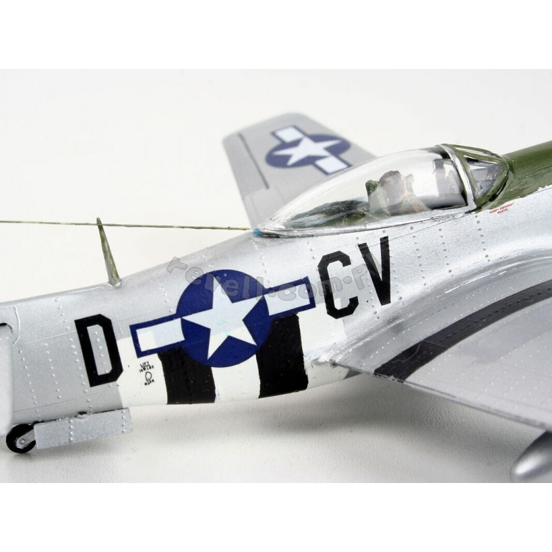 REVELL 1/72 NORTH AMERICAN P-51D MUSTANG (04148)