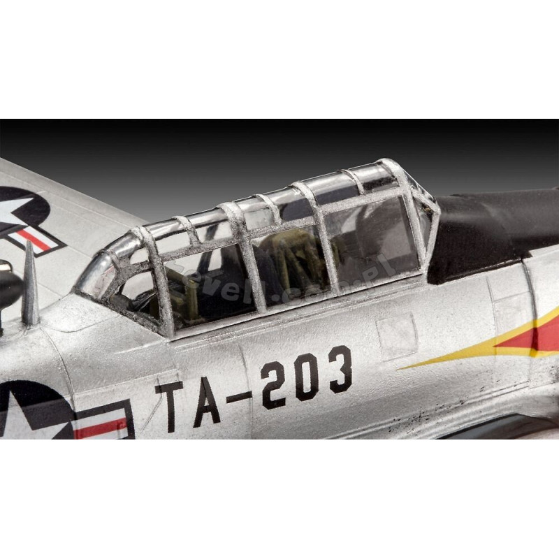 REVELL 1/72 T-6 G TEXAN (03924)
