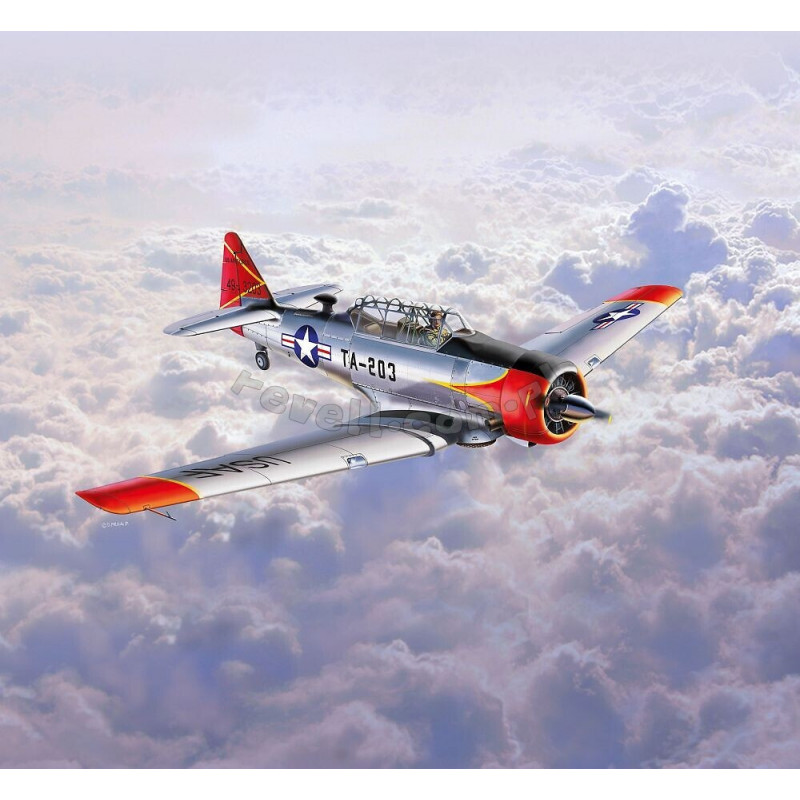 REVELL 1/72 T-6 G TEXAN (03924)