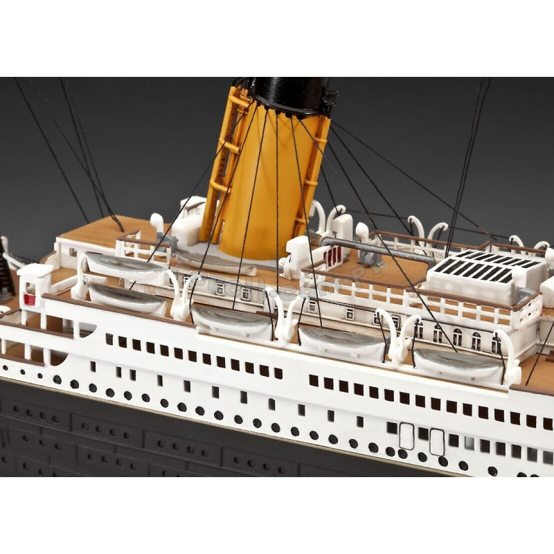 REVELL 1/400 R.M.S. TITANIC - 100 YEARS (05715)