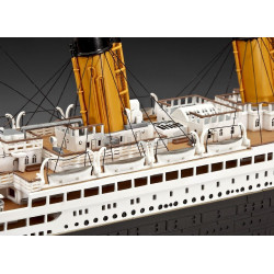 REVELL 1/400 R.M.S. TITANIC - 100 YEARS (05715)