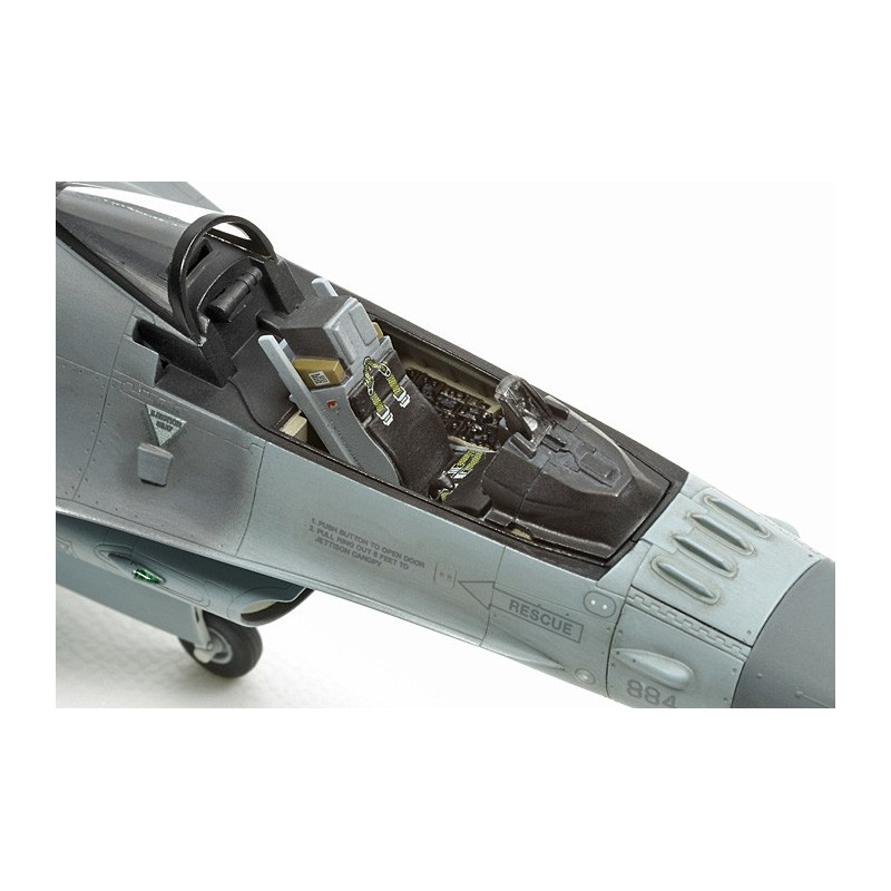 TAMIYA 1/72 LOCHEED MARTIN F-16CJ        FIGHTING FALCON (60786)
