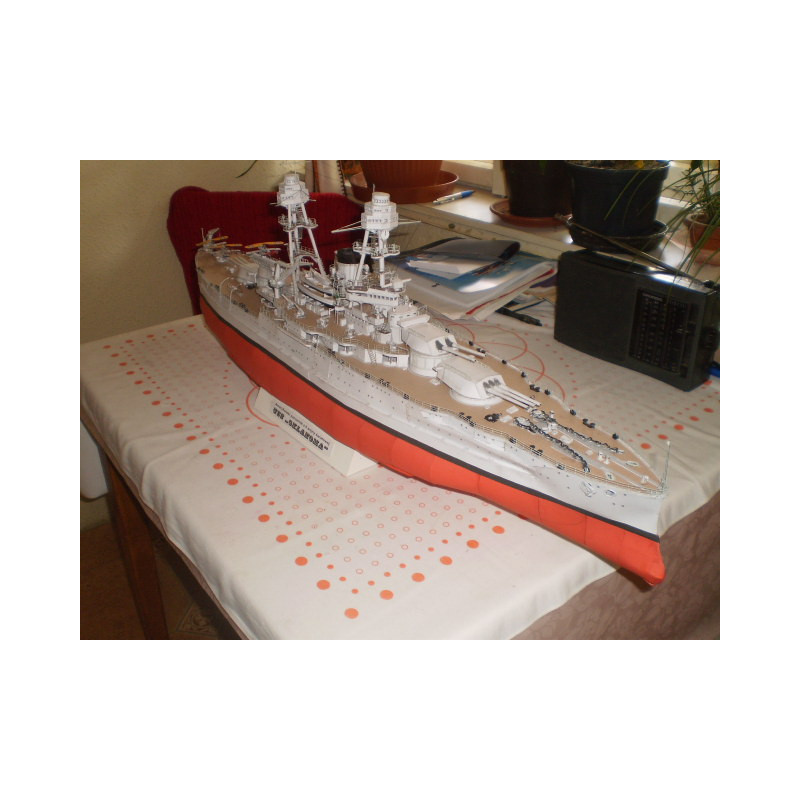 MODEL SHIP USS OKLAHOMA (29/10)
