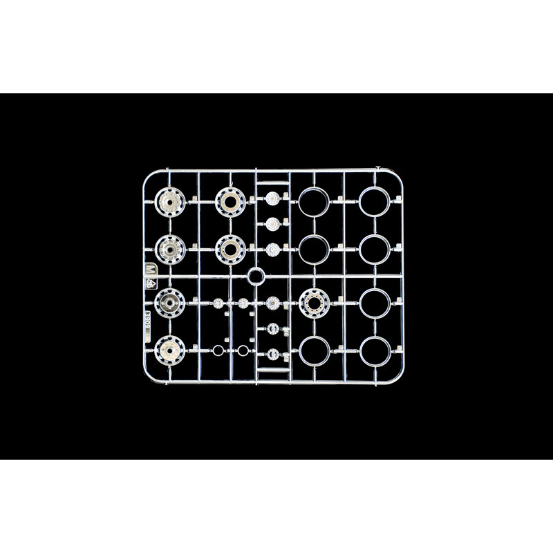 ITALERI 1/24 SCANIA R730 STREAMLINE SHOW TRUCK (3952)