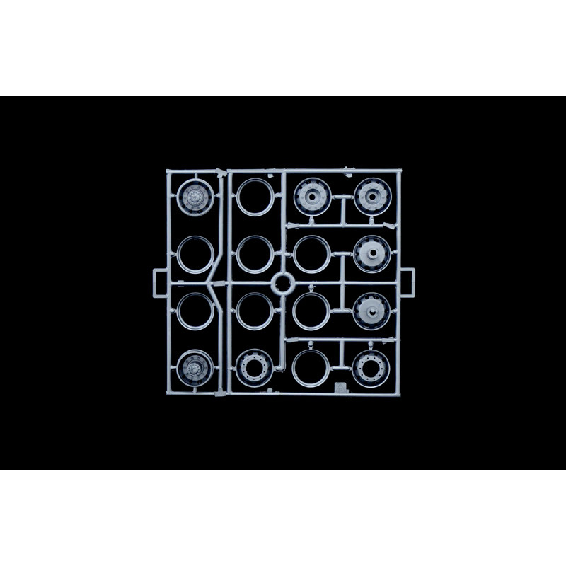 ITALERI 1/24 VOLVO F-16 GLOBETROTTER (3923)